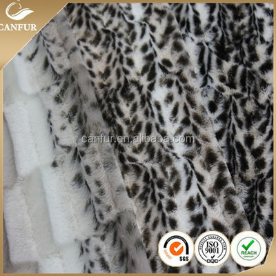 Mittleres Gewicht Modisches 100% Polyester Gewirkt PV Plush Stoffhersteller für Kleidung