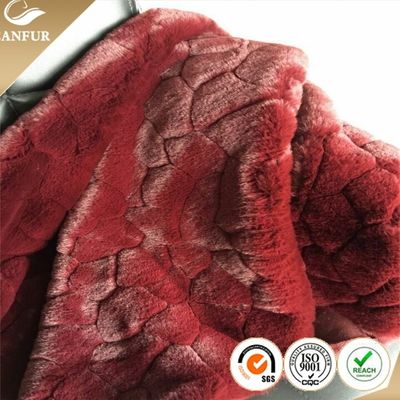 Einzelhandel mit Gewirktem Kunstfell mit Polyester- / Acrylfrontmaterial