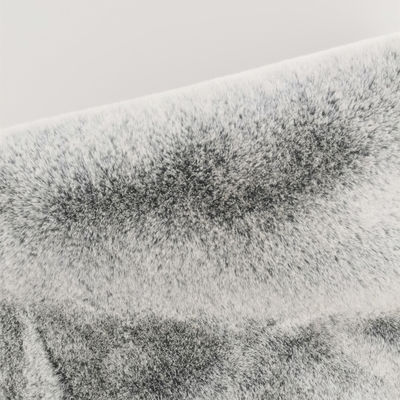 100D-Garnzahl Weiß verblasst, falsches Kaninchenfell mit weichen und flauschigen Texturen