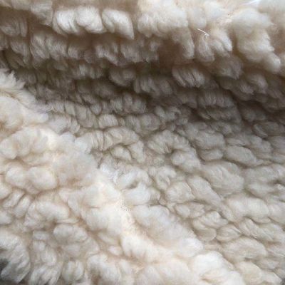 100% Polyester Plush Stoff gestrickt 320gm 58/60" Breite Schnelltrocknen für Sherpa Stoff