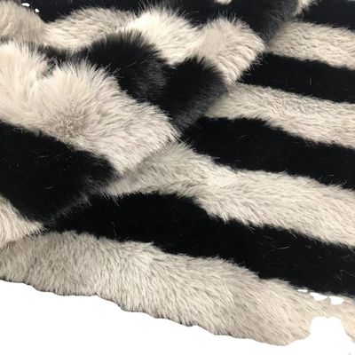 100% Polyester Vordermaterial Damen Fälschung Fell Textilmaterial Stoff für Bekleidung