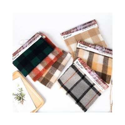100% Polyester mehrfarbige Jacquard Lammwolle für die Produktion von Winterbekleidung