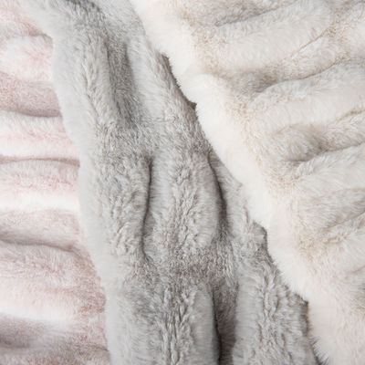 Luxuriöser Streifen-Stil 100% Polyester Elastisch Falsches Kaninchenfell für Heimtextilien