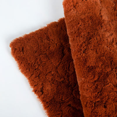 Zusammengepasste Farbe 100% Polyester Weich gebürstet PV Plush Falsch Kaninchenfell Stoff für Mantel