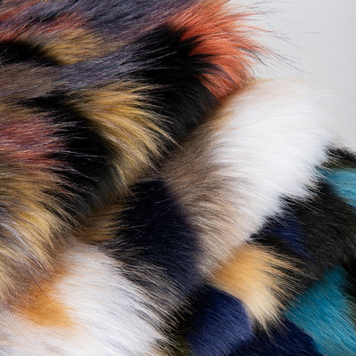 Mehrfarbiges Jacquard-Stoff aus künstlichem Pelz für sexy Schönheitsbekleidung und Winterkleidung