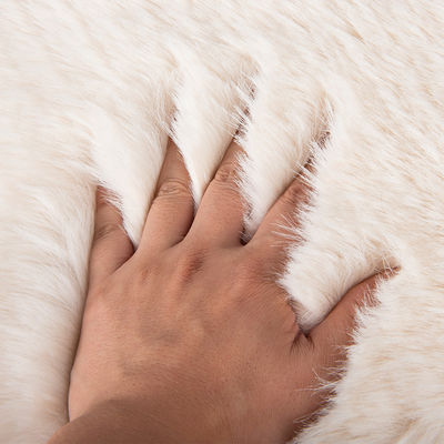 Körperfarben Gefälschte Pelzgewebe 100% Polyester Geflecht für Damenmantel