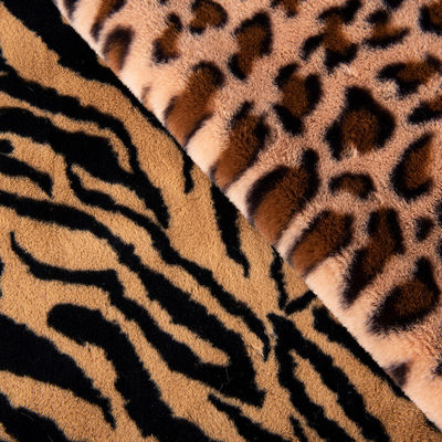 Weft Suede 100% Polyester Komfortabel Plüssigfell Stoff für Bekleidung Custom Muster