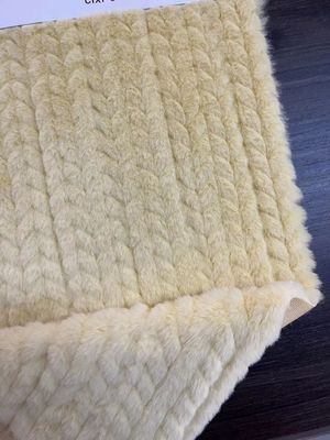 Kurzes Pelzgewebe Weiches Falsches Pelz für den Mantel Spielzeug Garne Zählung Kontaktlänge 60cm Farbe Grau