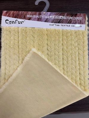 Kurzes Pelzgewebe Weiches Falsches Pelz für den Mantel Spielzeug Garne Zählung Kontaktlänge 60cm Farbe Grau