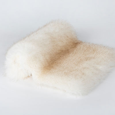 100% Polyester Gewebe Gewirkt Weiches Falsches Fell mit hohem Gewicht und langem Haarhaufen